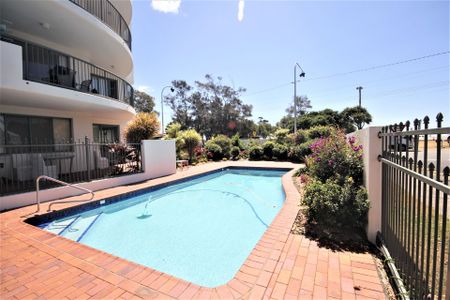 Great Lifestyle Location - Opposite Cotton Tree Park - Photo 5