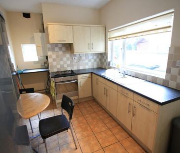 4 bedroom terraced house to rent - Photo 1