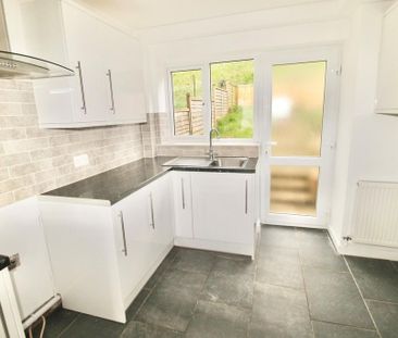 3 bedroom end of terrace house to rent - Photo 5