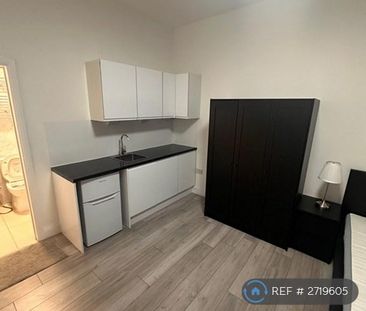 1 bedroom in a house share to rent - Photo 6