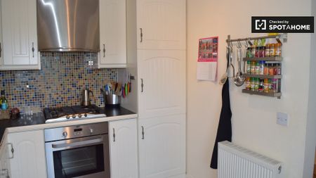 Room for rent in 2-bedroom apartment in Swords in Dublin - Photo 3