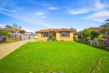 Spacious 3-Bedroom Family Home in Sought-After Bonnyrigg Heights Location - Photo 4