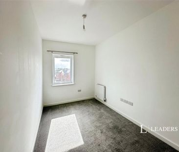 2 bedroom flat to rent - Photo 2
