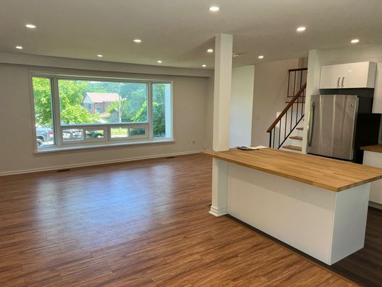 For Lease - 51 Steel Street Unit# Main & Second Floor, Barrie, Ontario - Photo 1