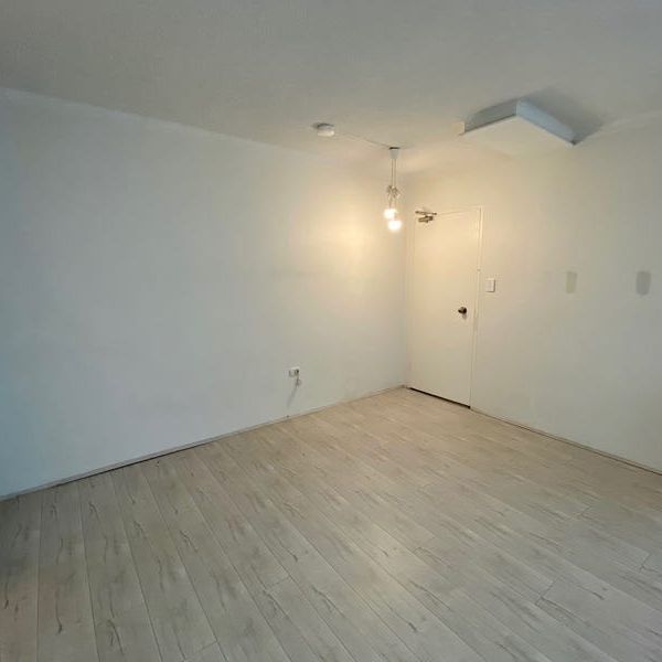 Modern Two Bedroom Apartment With Parking! - Photo 1