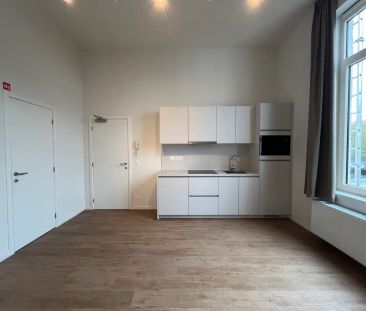Volledig gerenoveerde studio op uitstekende locatie te huur - Photo 2