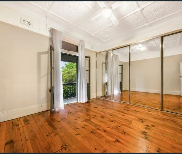 Stylish City-Fringe Living in the Heart of Glebe - Photo 3