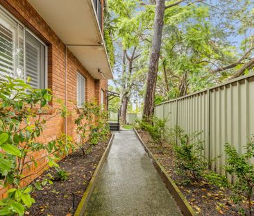 Large One Bedroom Unit With Own Separate Entrance - Photo 5