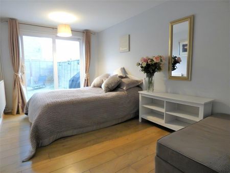 4 bedroom end of terrace house to rent - Photo 4