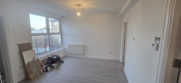 3 bedroom flat to rent - Photo 1