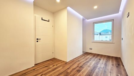 Miete: Moderne renovierte 2-Zimmerwohnung mit Balkon - Photo 3