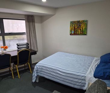 Huge fully furnished Whitaker studio. - Photo 5