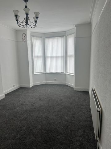 2 Bed Flat, Wilton Street, CH44 - Photo 2