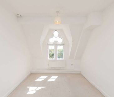 Beautiful one bedroom property, in a historic conversion. - Photo 4