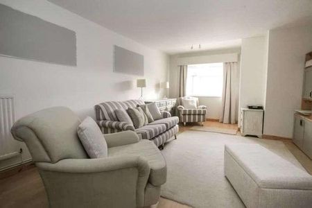 Crop Common, Hatfield, Hemel Hempstead, AL10 - Photo 2