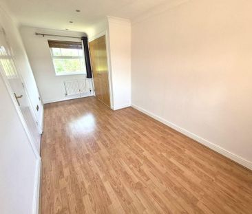 4 bedroom detached house to rent - Photo 3