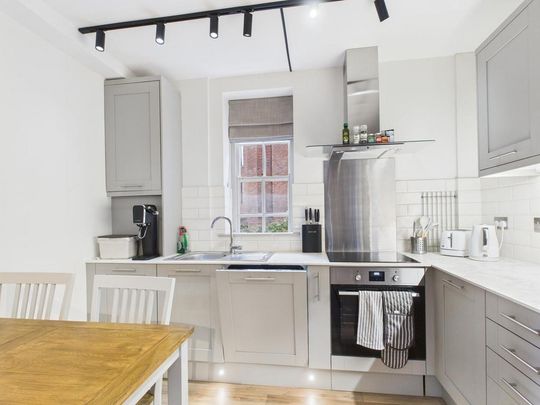 2 bedroom flat to rent - Photo 1