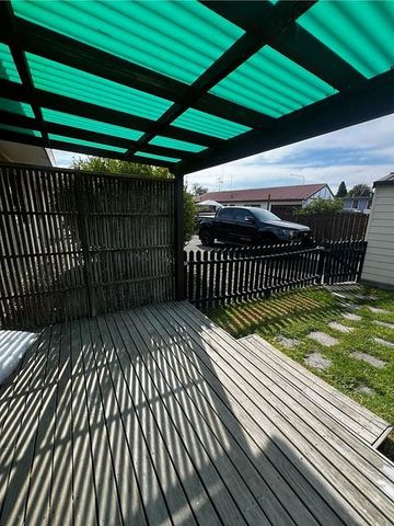 Refreshed 3 bdrm home - Photo 3
