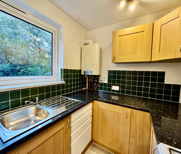 Keevil Drive, . - Photo 2