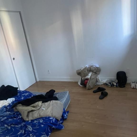 Beau 4 ½ à louer par mois. 2 chambres fermées Salon spacieux Cuisine fonctionnelle Salle de bain complète Appartement propre et bien entretenu, idéal - Photo 1