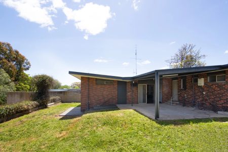 Beautifully Presented 4-Bedroom Home in a Quiet, Central Location - Photo 5