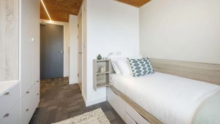 Standard Single Ensuite - Photo 4