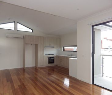 OPEN PLAN LIVING AT ITS FINEST - Photo 2