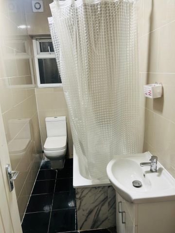 Room in a Shared Flat, Farren Road, SE23 - Photo 2