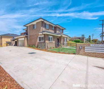 MODERN 3 BEDROOM TOWNHOUSE - Photo 1