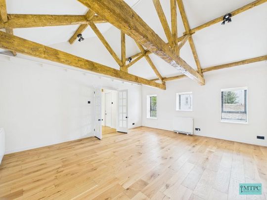 4 bedroom end of terrace house to rent - Photo 1