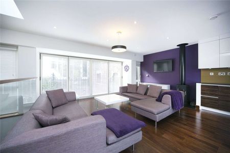 Super four bedroom family home in a quiet Islington location. - Photo 3
