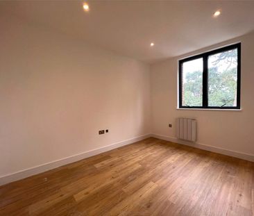 Farnborough Road, Farnborough, Hampshire, GU14 - Photo 4