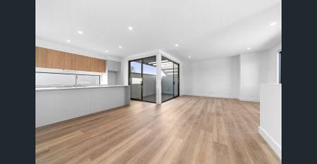 Live Green and Save Money - 6.4 Kilowatt Solar Panels on Roof - Photo 2