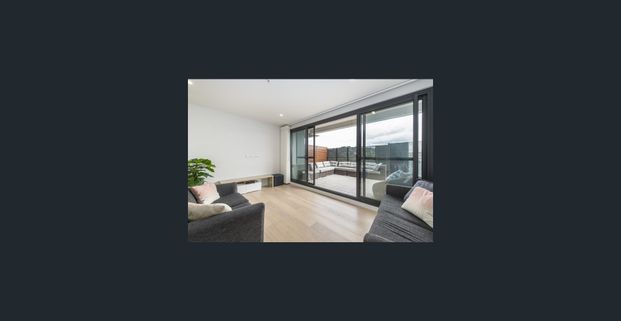 Centrally Located Three Bedroom Apartment - Photo 1