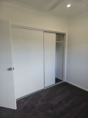 AVAIL 15/12/2025 - 3 BED 2BATH TOWNHOUSE - FULLY DUCTED AIR & A LAWNED BACKYARD OVERLOOKING PARK - Photo 1