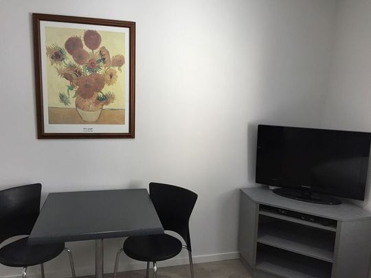 City Studio Apartment nr. Viaduct - Photo 1