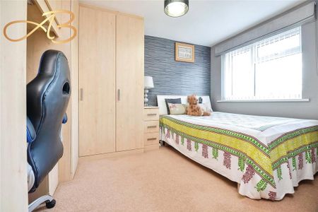 4 bedroom semi-detached house - Photo 5