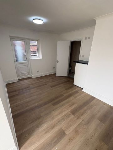 Studio Flat, London, NW2 - Photo 5