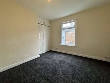 2 Bedroom Terraced - Photo 2