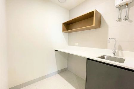 “NEWLY BUILT 2 BEDROOM AND 2 BATHROOM LUXURY APARTMENT IN THE FORME DEVELPOMENT” - Photo 3