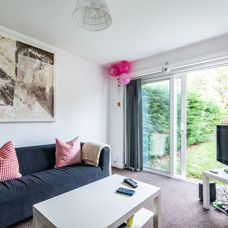 3 Bed Semi-Detached House, Martinmass Close, NG7 - Photo 1