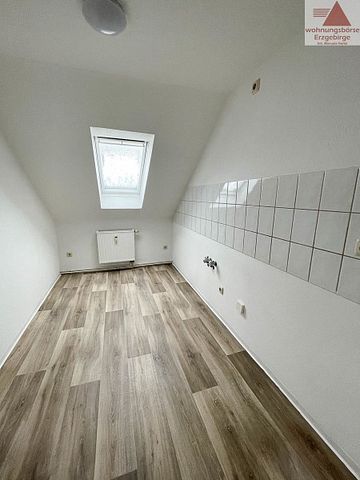 Neue Fußböden! Gemütliche Dachgeschosswohnung in ruhiger Lage von Aue - Foto 3