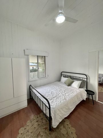 Furnished & Utilities 4 Bedroom Home - 1 Room Available - Photo 3
