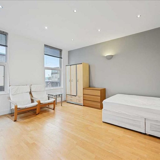 Studio to rent - Photo 1