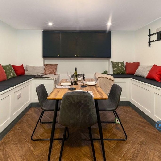 1 bedroom in a house share to rent - Photo 1