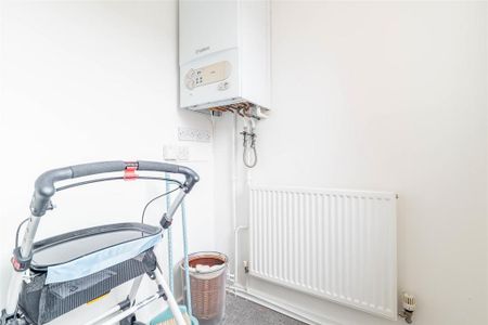 3 bedroom semi-detached house to rent - Photo 2