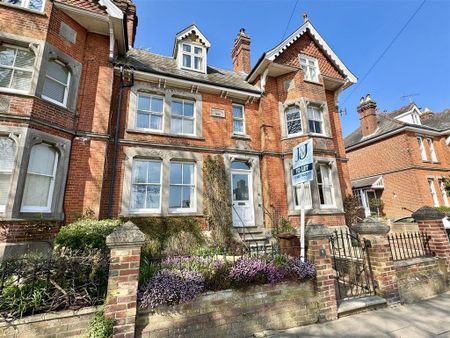 4 bedroom semi-detached house to rent - Photo 4