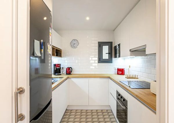 Carrer de Travau, Barcelona, Catalonia 08031