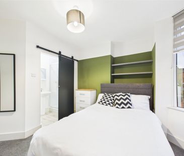 Lower Regent Street, Beeston, Nottingham, NG9 - Photo 2