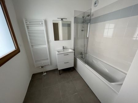 Location Appartement 3 pièces 65m² LILLE 59000 - Photo 4